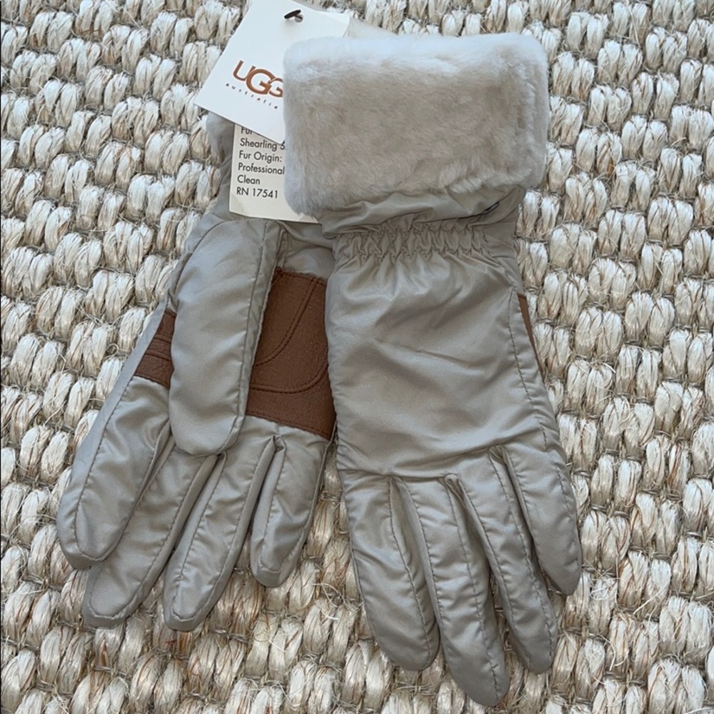 Ugg women’s gloves